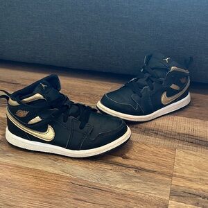 Nike Air Jordan 1 Mid Shoes Black Metallic toddler Gold DQ8425 071 - Size 9C